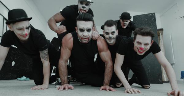 Halloween Party goes wrong 6on1